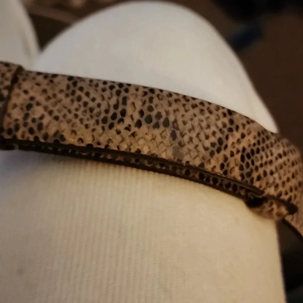 Chicos‎ Snakeskin Expandable Belt.L